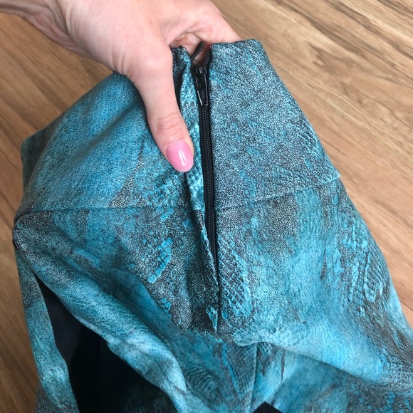H&M Faux Leather Blue Snake Print Wrap Skirt Sz 2 ! - Picture 3 of 8